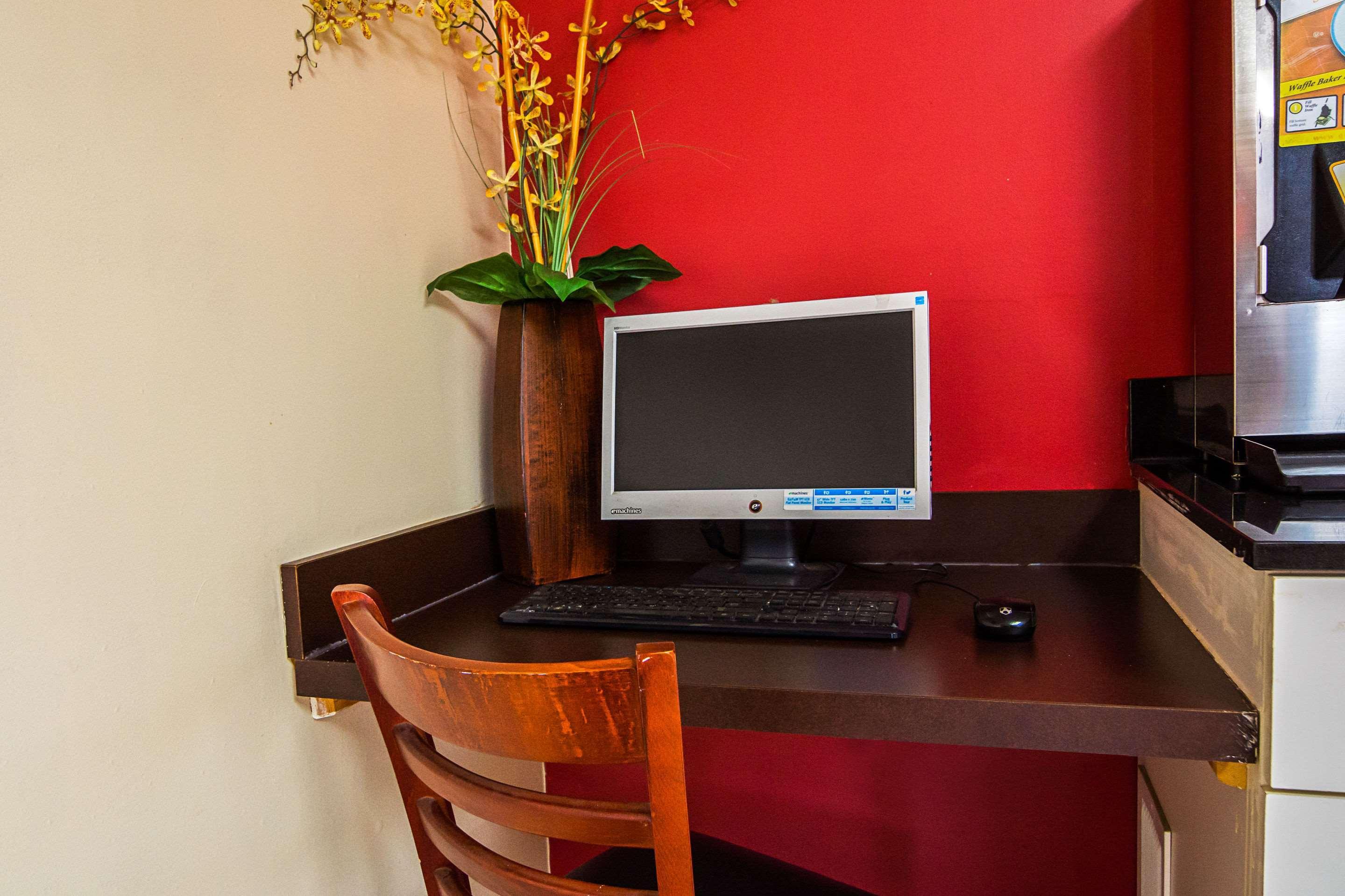 Econo Research Triangle Park Lodge *