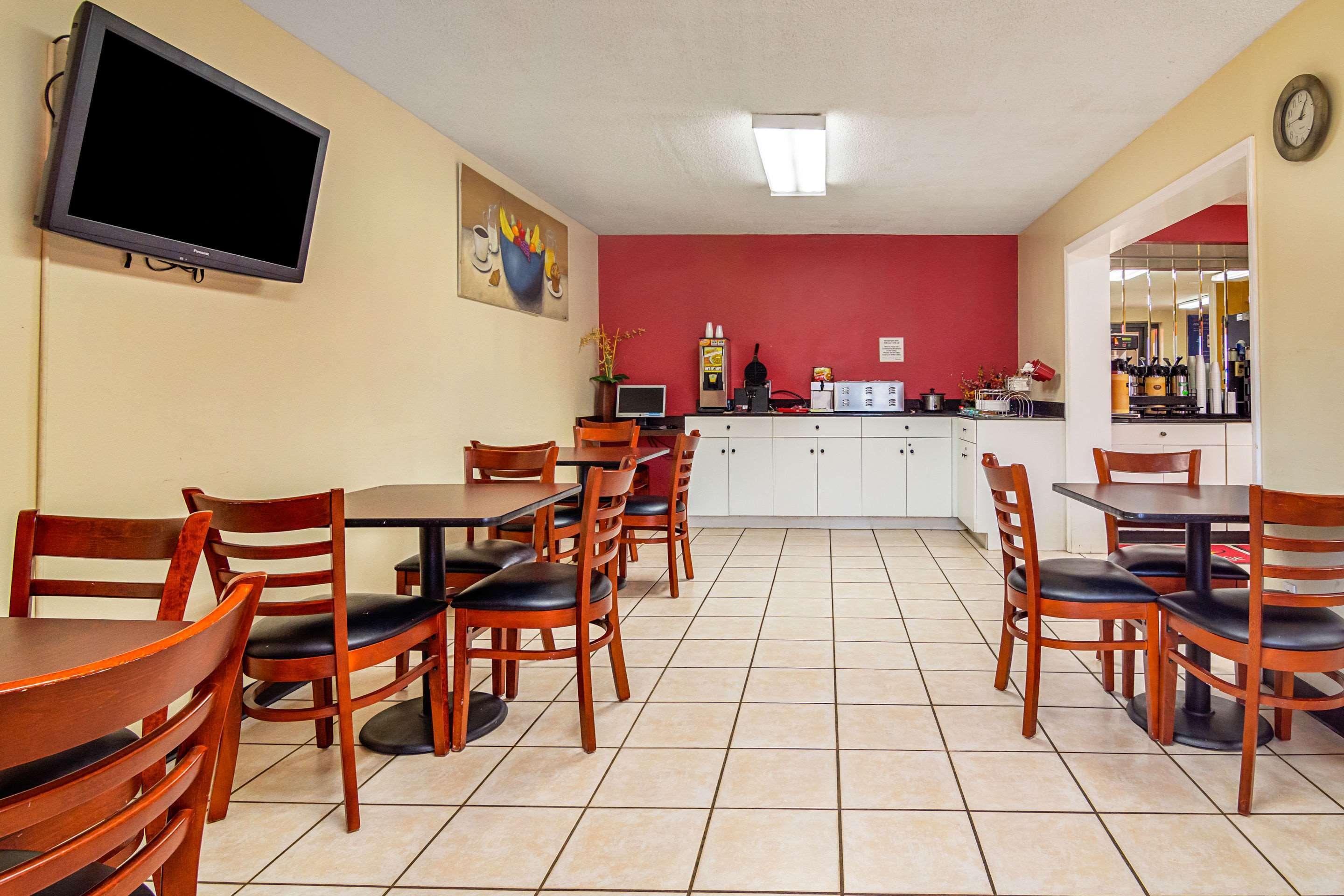 Lodge Econo Research Triangle Park