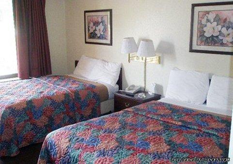 Lodge Econo Research Triangle Park