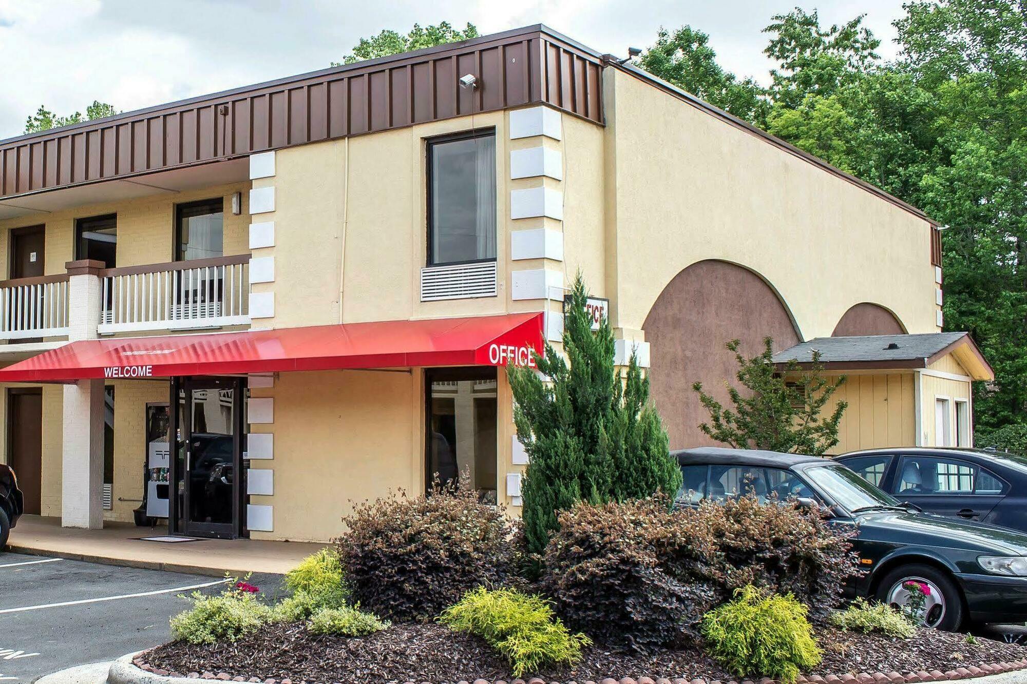 Lodge Econo Research Triangle Park
