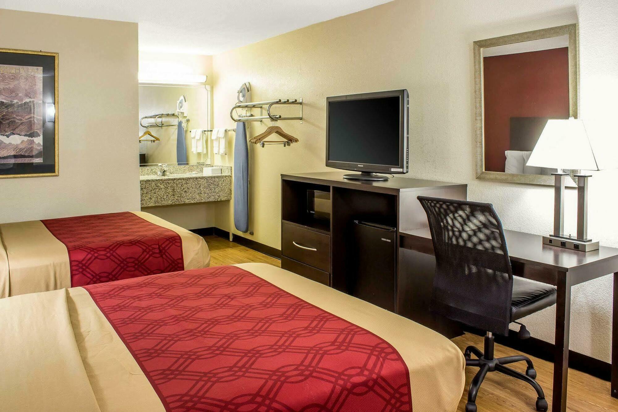 Lodge Econo Research Triangle Park *