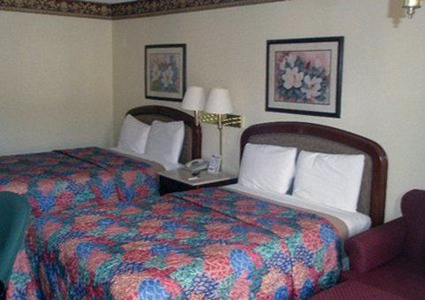 Lodge Econo Research Triangle Park *